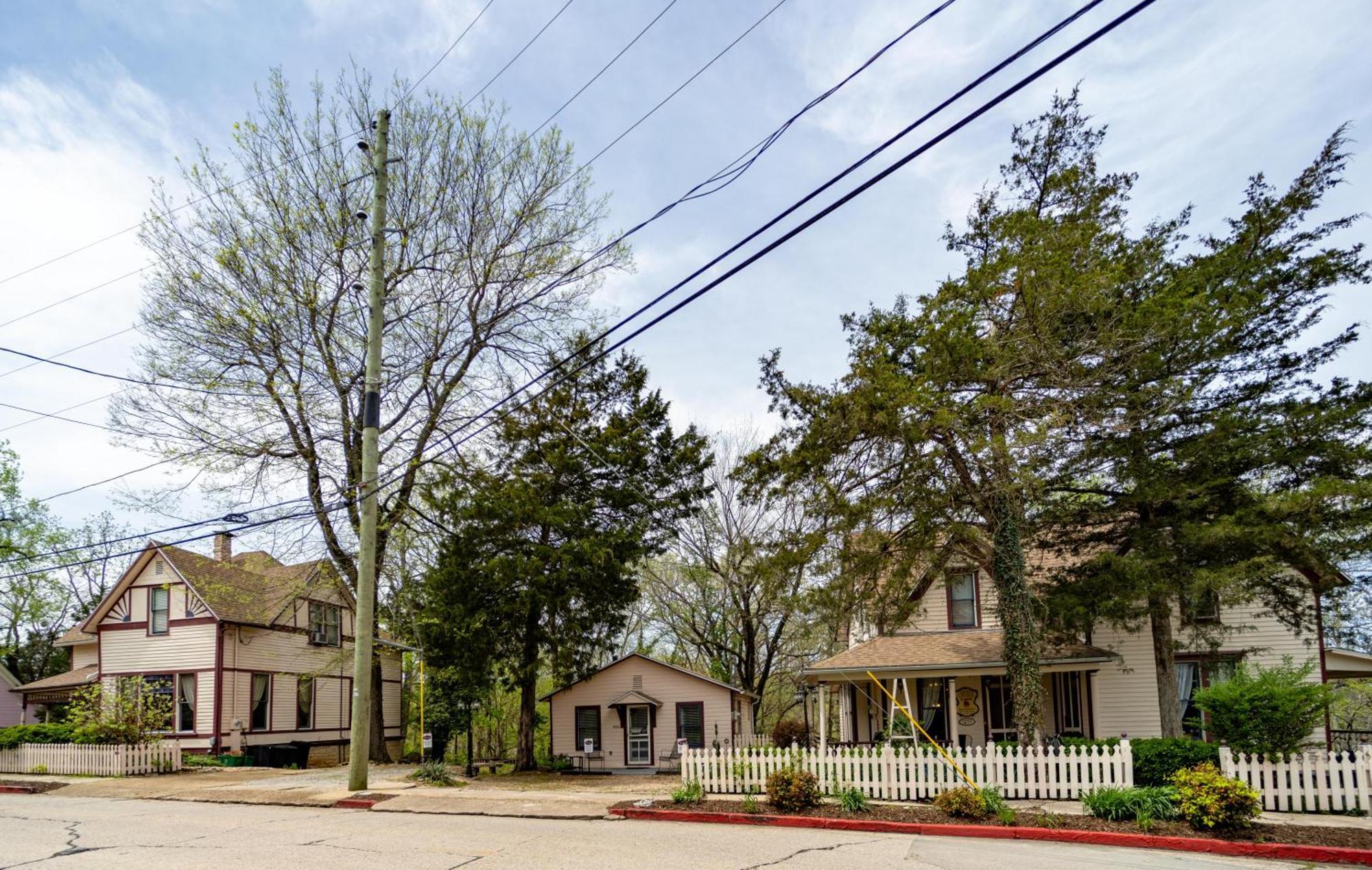 5 Ojo Inn Bed And Breakfast Eureka Springs Exterior photo